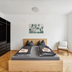 Design Near Mariahilferstrasse Apartment