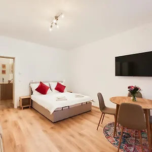 Malixa - In The Heart Of Next To Metro Apartment